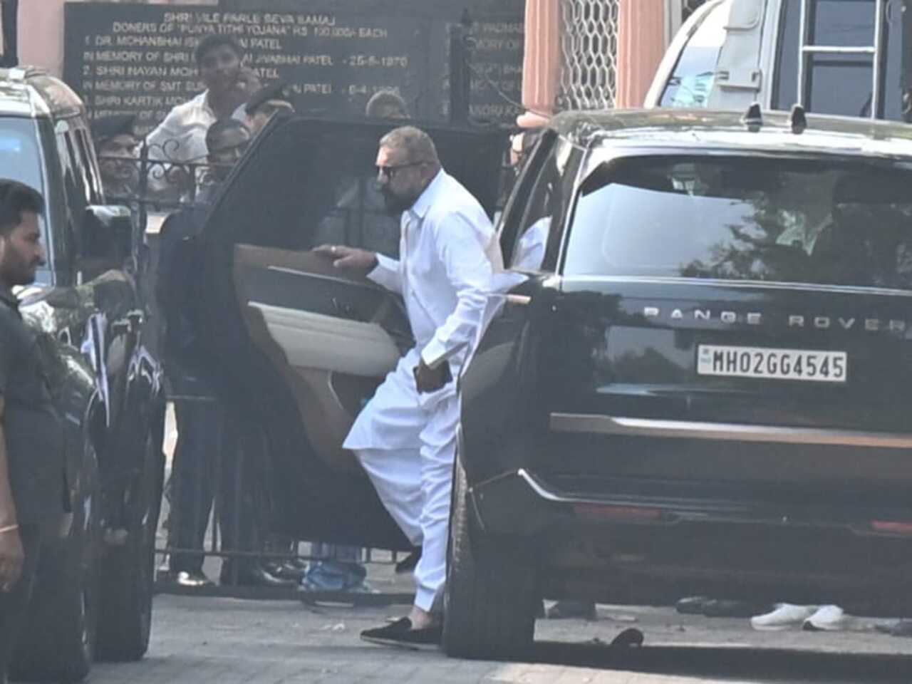 Sanjay Dutt was seen arriving at the crematorium in an all white ensemble to pay his last respects to Dhareamendra.
